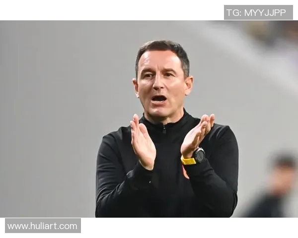 足球界球星与教练之间的复杂关系与相互作用探析